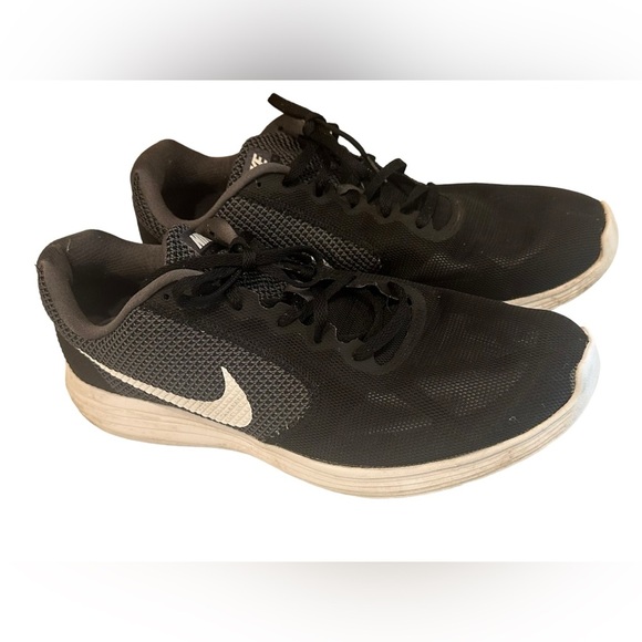Nike Men’s Revolution Black Running Shoes Sneakers Size 13 - Picture 1 of 6